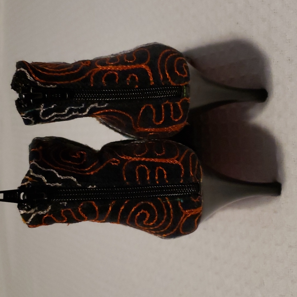 Hand embroidered Scarlet funky platform booties - Picture 5 of 8